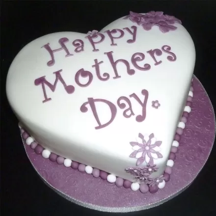 Lovely Heart Shape Cake for Mom