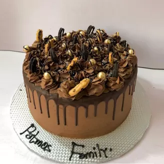 Round Chocolate Delight Cake