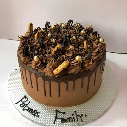 Round Chocolate Delight Cake