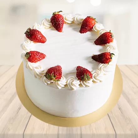 Vanilla Cake with Strawberries