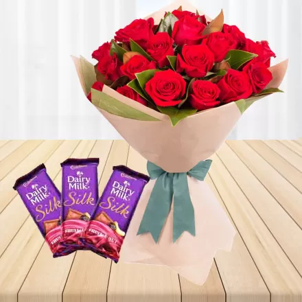 Sweet Red Roses Bouquet With Chocolates