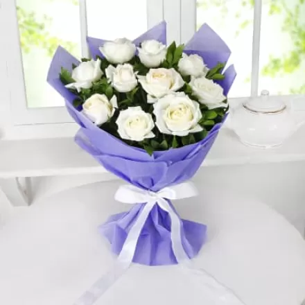 8 White Roses Bouquet
