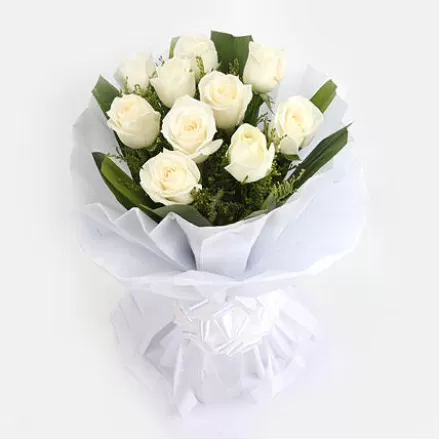 10 White Roses bouquet